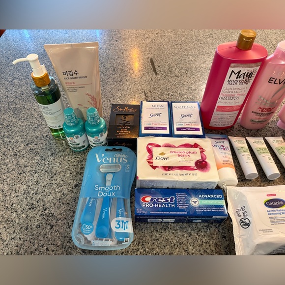 Assorted Beauty Bundle - Picture 2 of 3